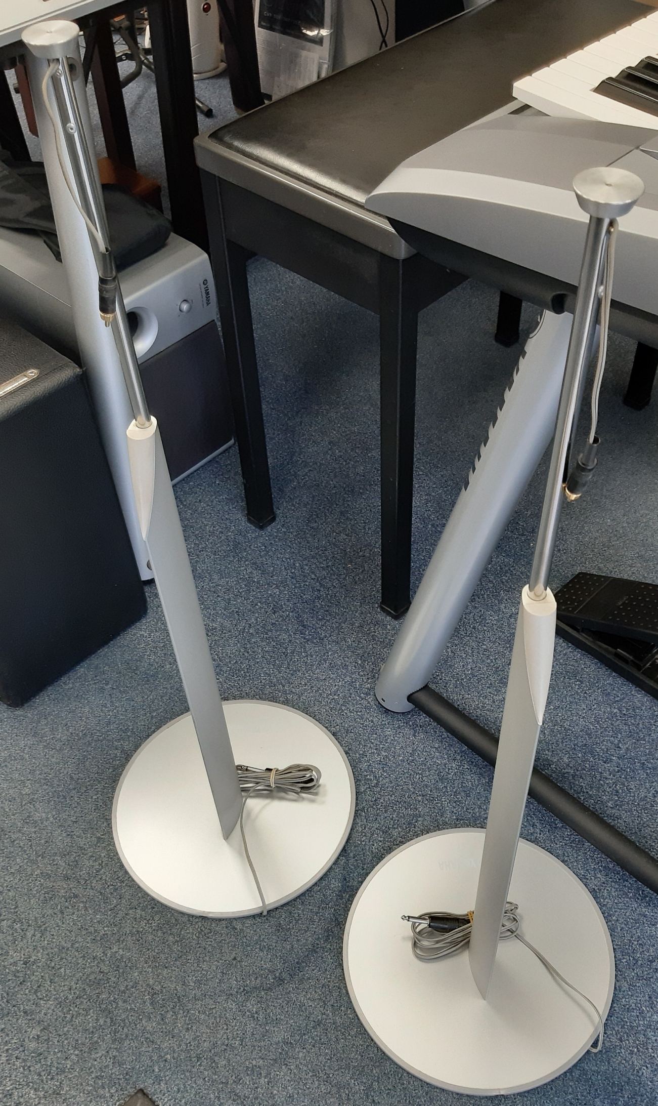 Yamaha TRS-SPS80 Satellite Speaker Stands For Genos & Tyros 2, 3, 4, 5 4 Yamaha TRS-SPS80 Satellite Speaker Stands For Genos & Tyros 2, 3, 4, 5 - Image 2