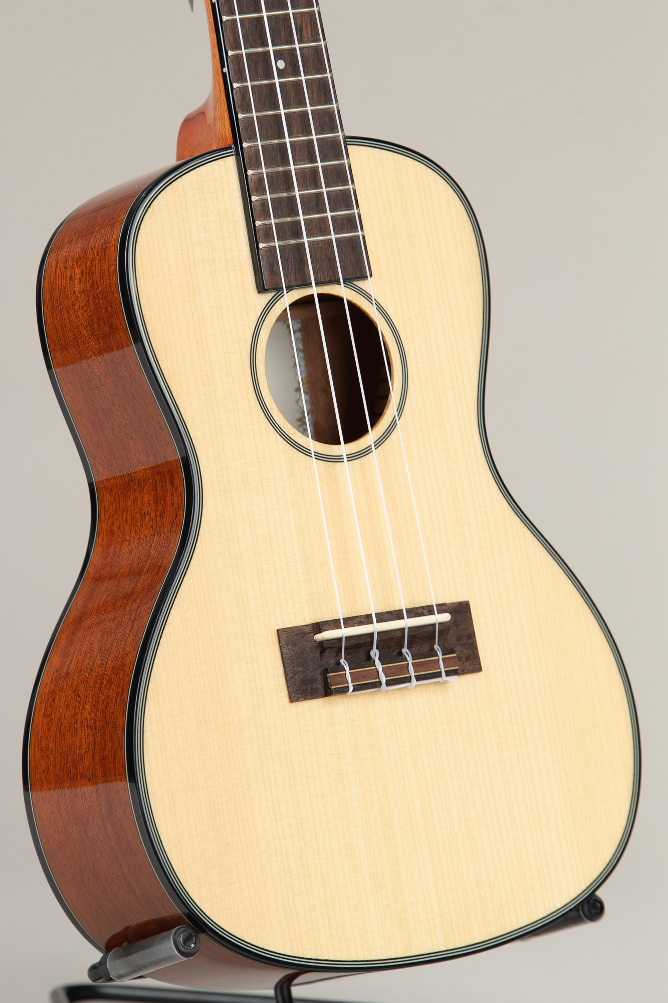 Kala KA-SCG Concert Ukulele Solid Spruce Top Gloss Natural 3 Kala KA-SCG Concert Ukulele Solid Spruce Top Gloss Natural