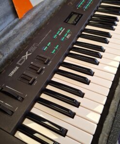 Alternative view of Yamaha DX21 61 Key Digital Programmable Algorithm Synthesizer inc Flightcase (1985)