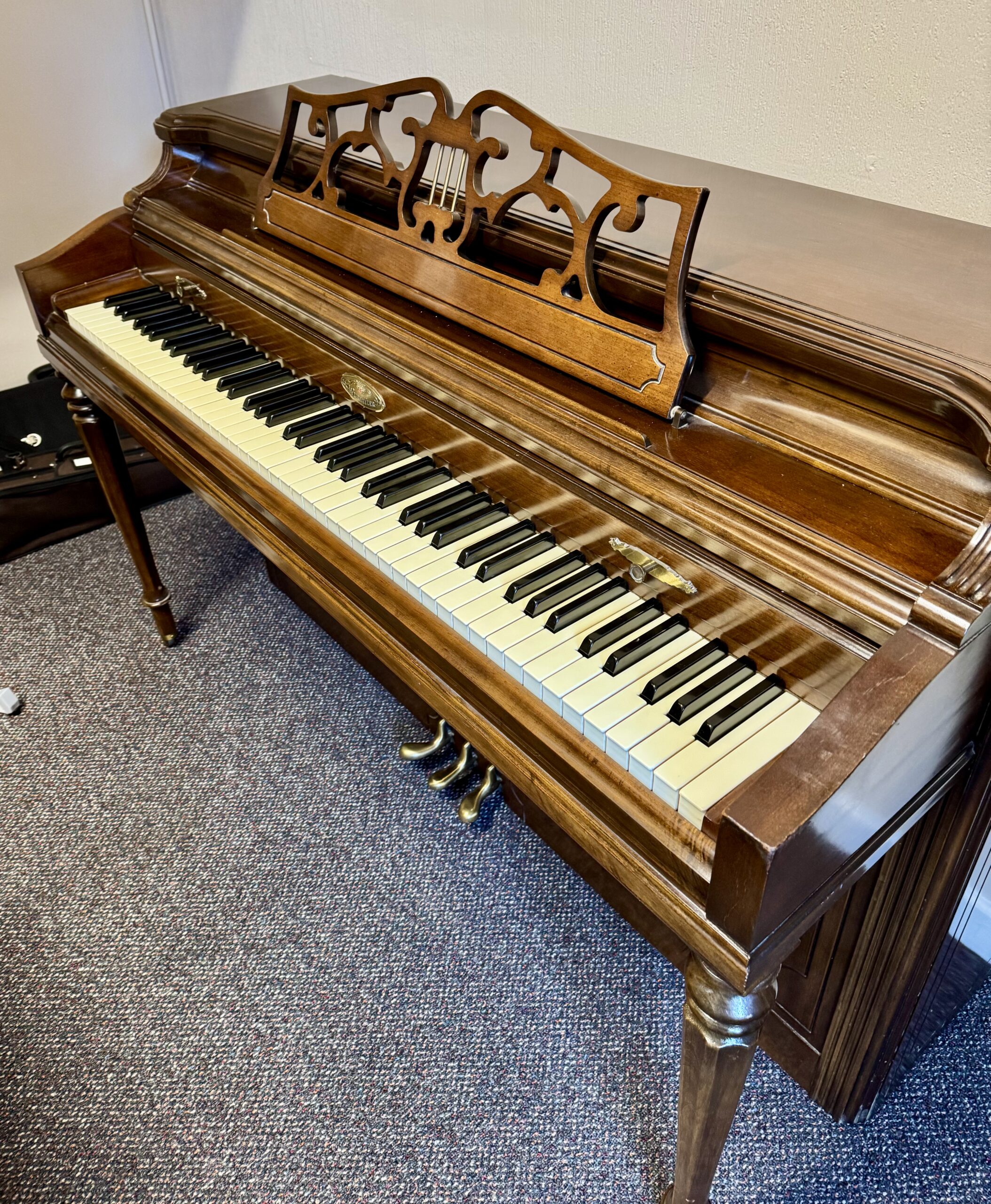 Wurlitzer F-087 Spinet Acoustic Piano inc Bench (c1980) 4 Wurlitzer F-087 Spinet Acoustic Piano inc Bench (c1980) - Image 2