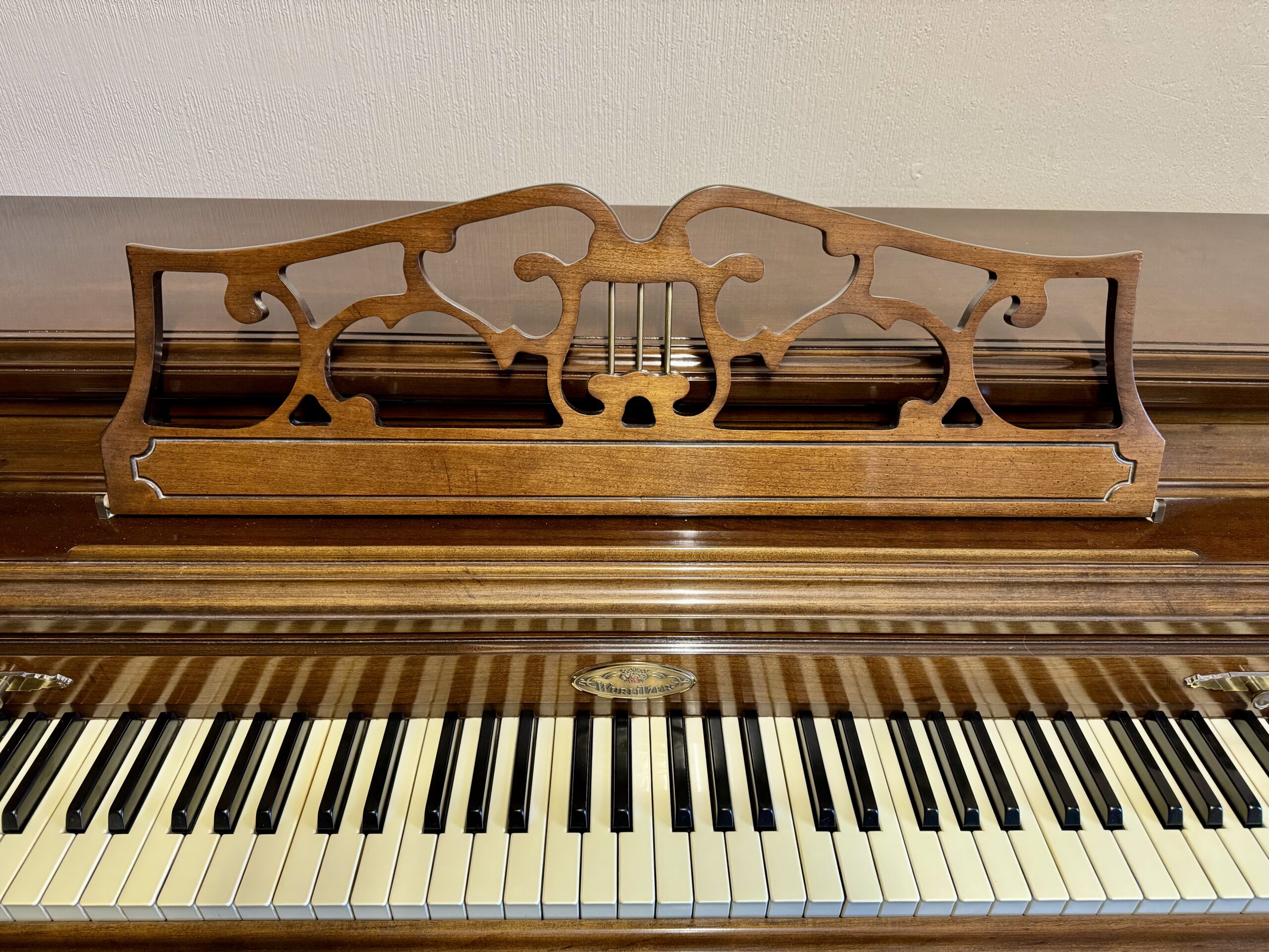 Wurlitzer F-087 Spinet Acoustic Piano inc Bench (c1980) 10 Wurlitzer F-087 Spinet Acoustic Piano inc Bench (c1980) - Image 8