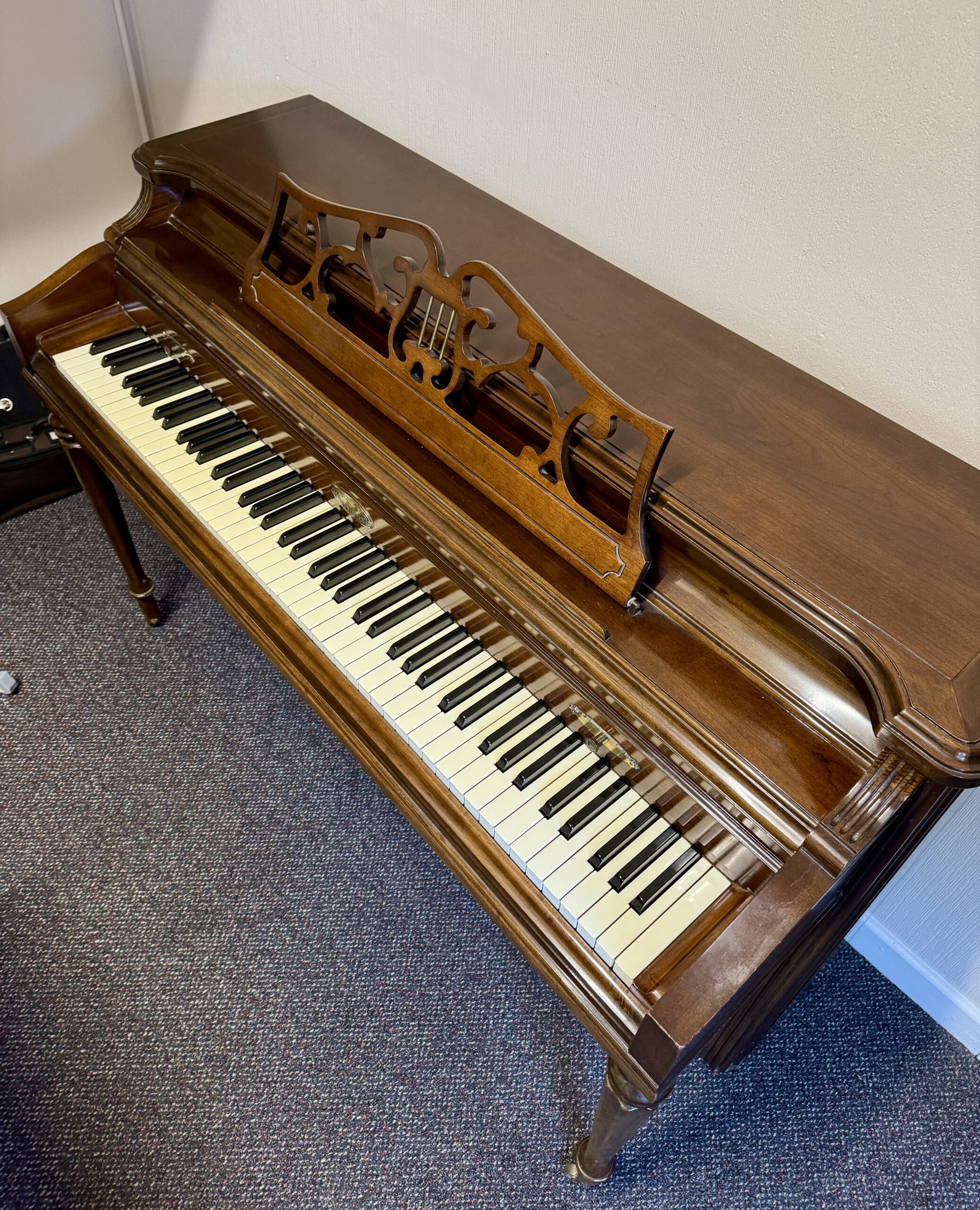 Wurlitzer F-087 Spinet Acoustic Piano inc Bench (c1980) 7 Wurlitzer F-087 Spinet Acoustic Piano inc Bench (c1980) - Image 5