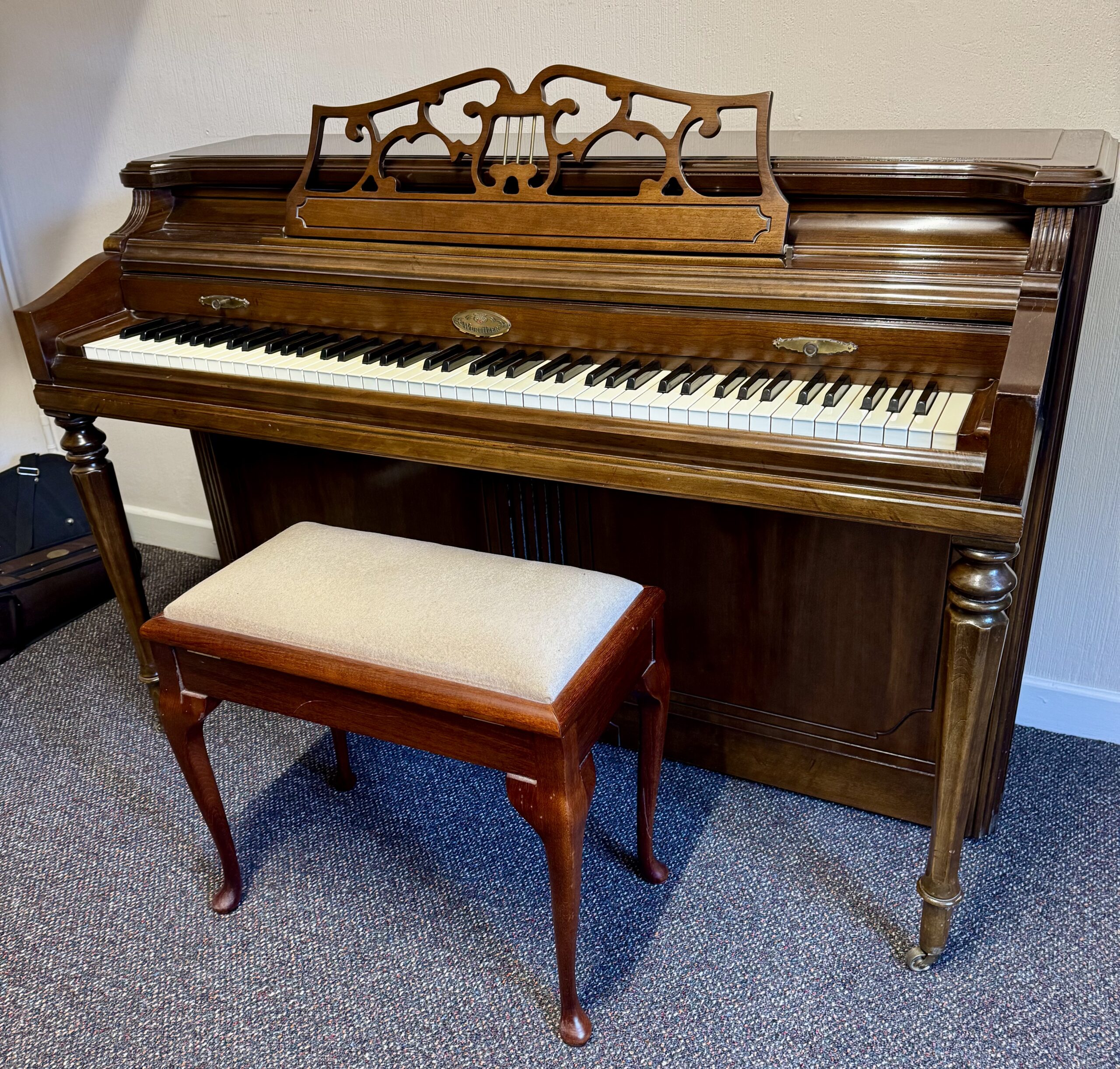 Wurlitzer F-087 Spinet Acoustic Piano inc Bench (c1980) 3 Wurlitzer F-087 Spinet Acoustic Piano inc Bench (c1980)