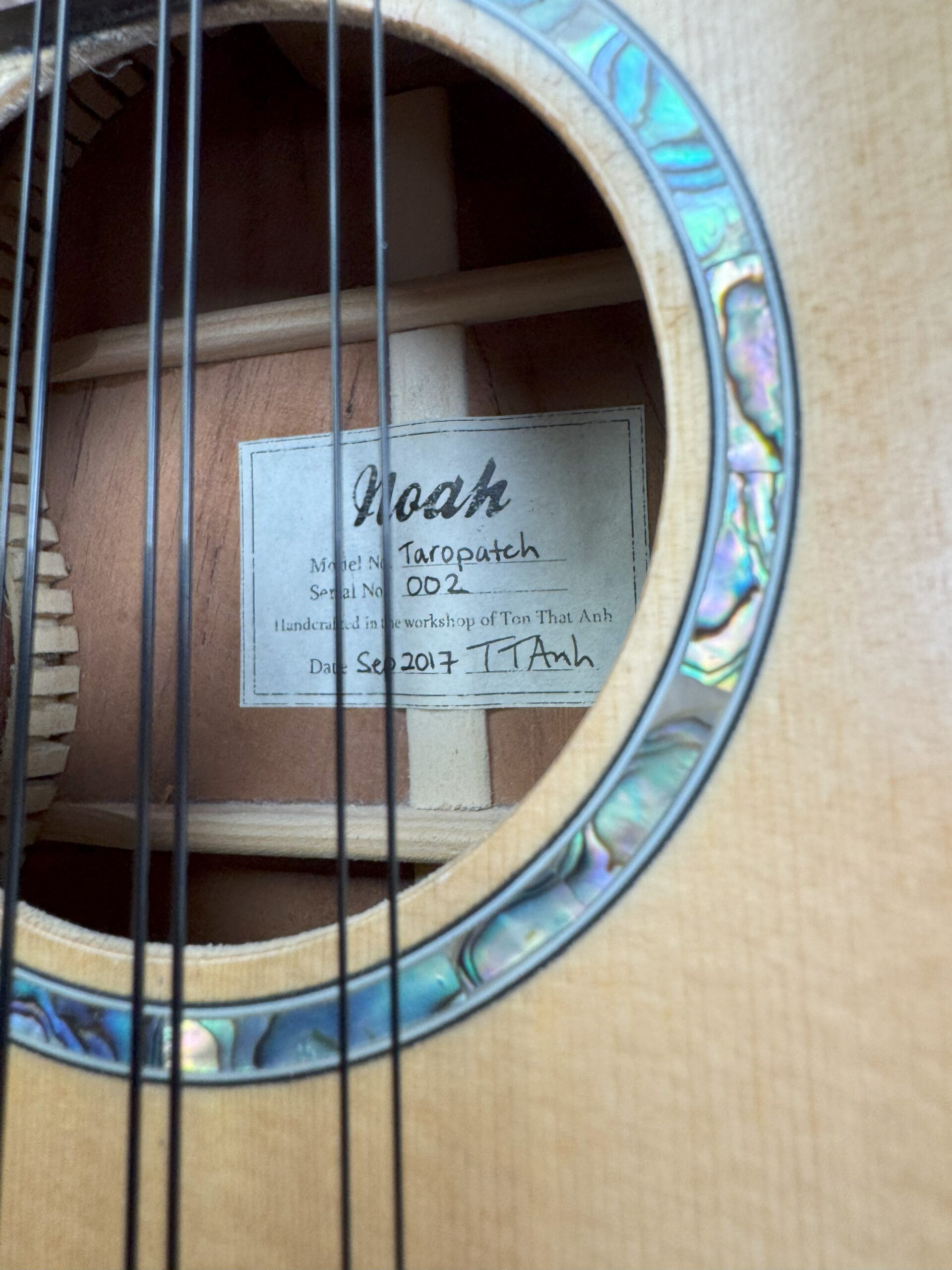 Noah Taropatch 8 String Baritone Ukulele inc Bag (002-2017) 5 Noah Taropatch 8 String Baritone Ukulele inc Bag (002-2017) - Image 3
