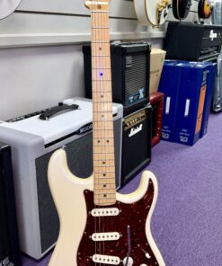 Fender American Deluxe Stratocaster Electric Guitar Olympic Pearl inc Hard Case (2011) 13 Fender American Deluxe Stratocaster Electric Guitar Olympic Pearl inc Hard Case (2011) - Image 2