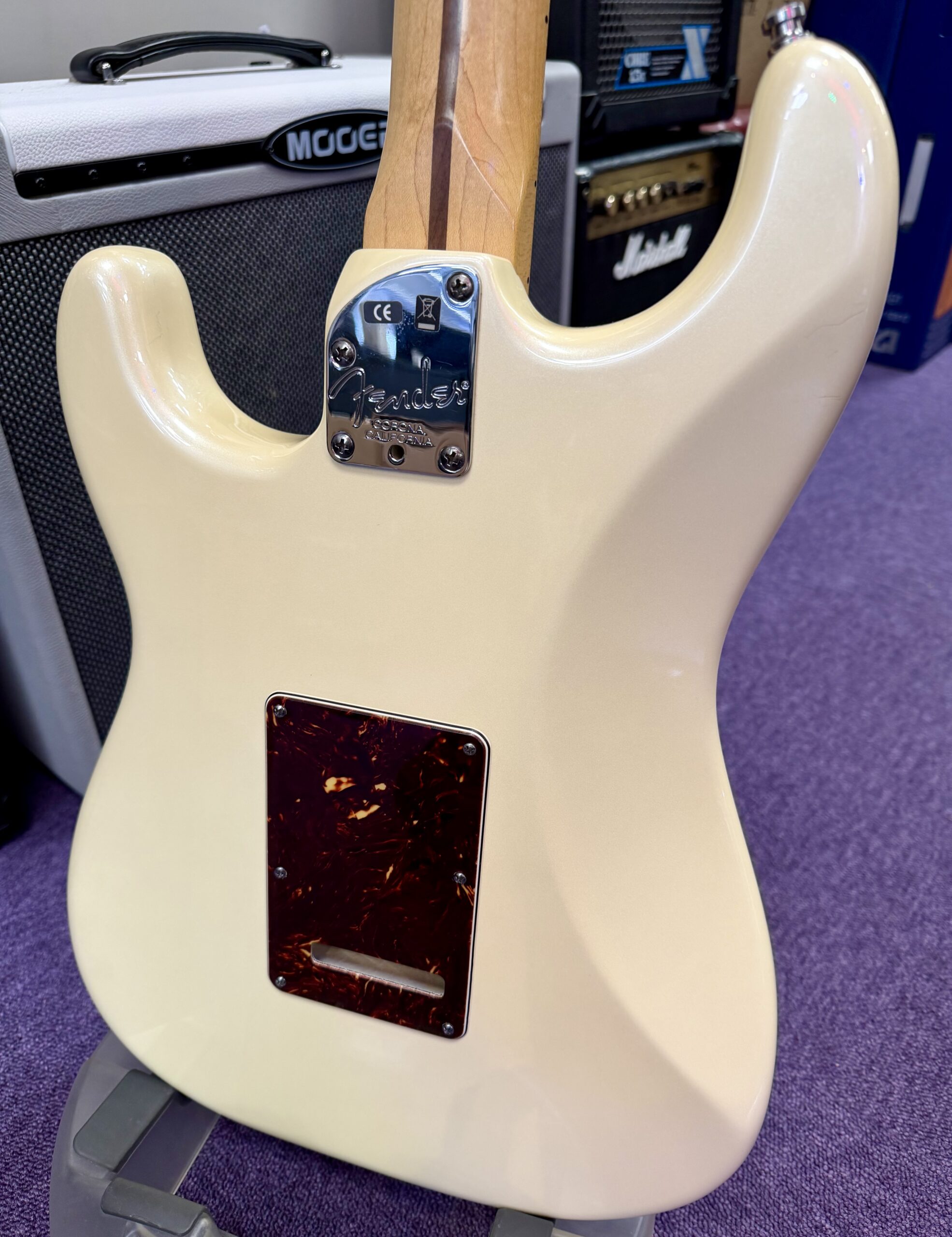 Fender American Deluxe Stratocaster Electric Guitar Olympic Pearl inc Hard Case (2011) 9 Fender American Deluxe Stratocaster Electric Guitar Olympic Pearl inc Hard Case (2011) - Image 7