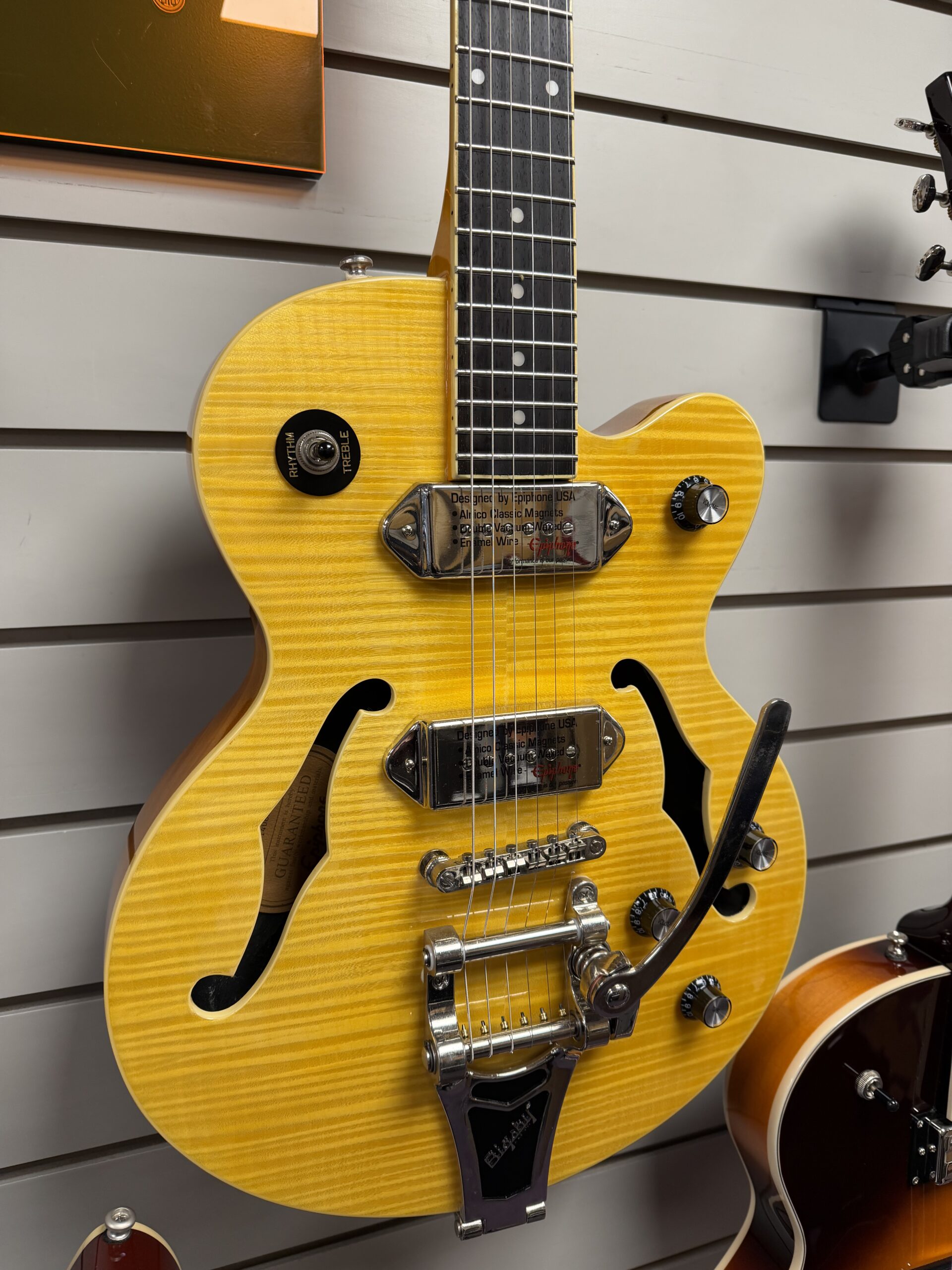 Epiphone Wildkat Semi Hollow Electric Guitar With Bigsby Antique Natural 4 Epiphone Wildkat Semi Hollow Electric Guitar With Bigsby Antique Natural - Image 2