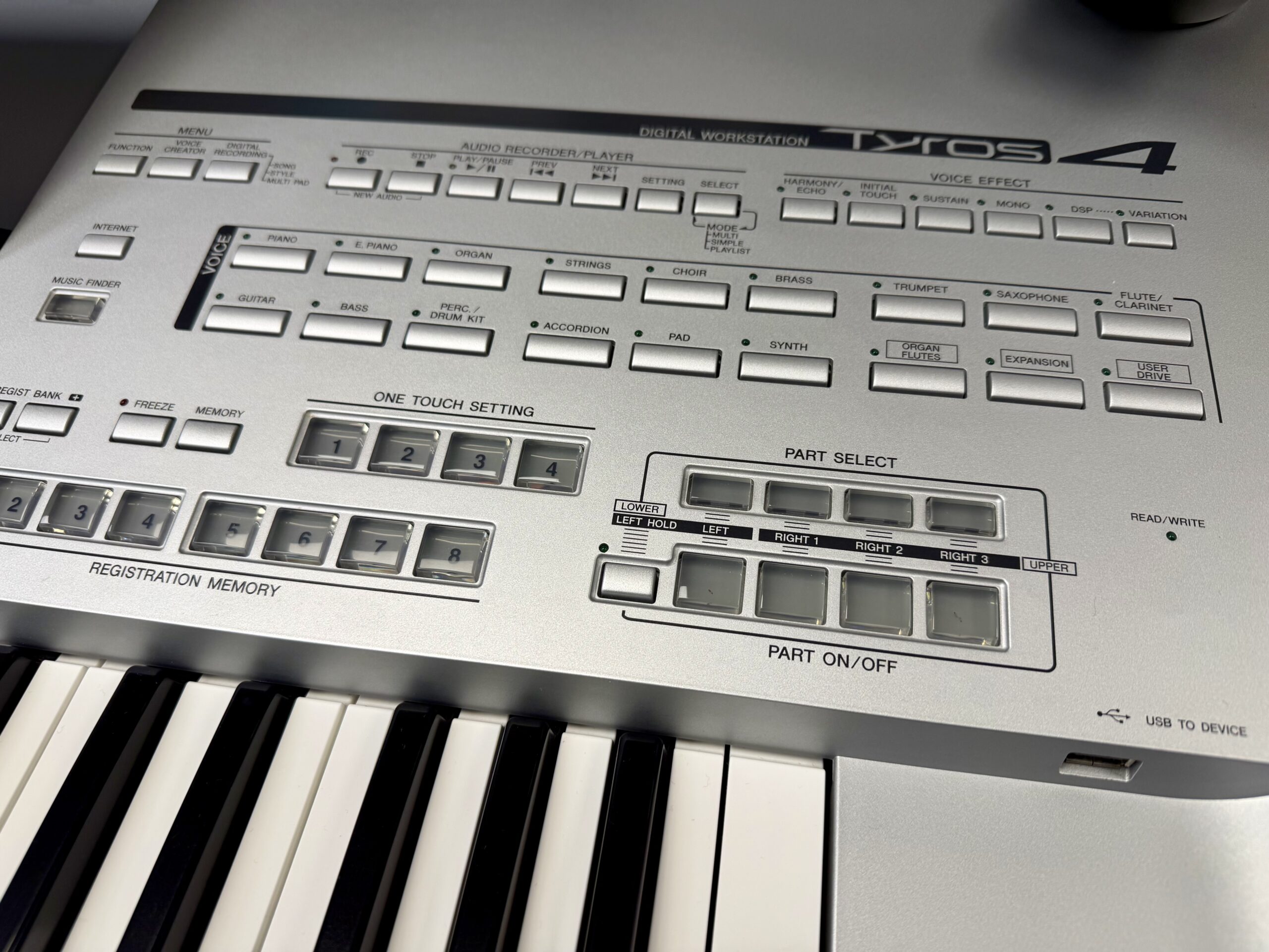 Yamaha Tyros 4 61 Key Digital Arranger Workstation Keyboard Inc TRS-MS04 Speaker System 9 Yamaha Tyros 4 61 Key Digital Arranger Workstation Keyboard Inc TRS-MS04 Speaker System - Image 8