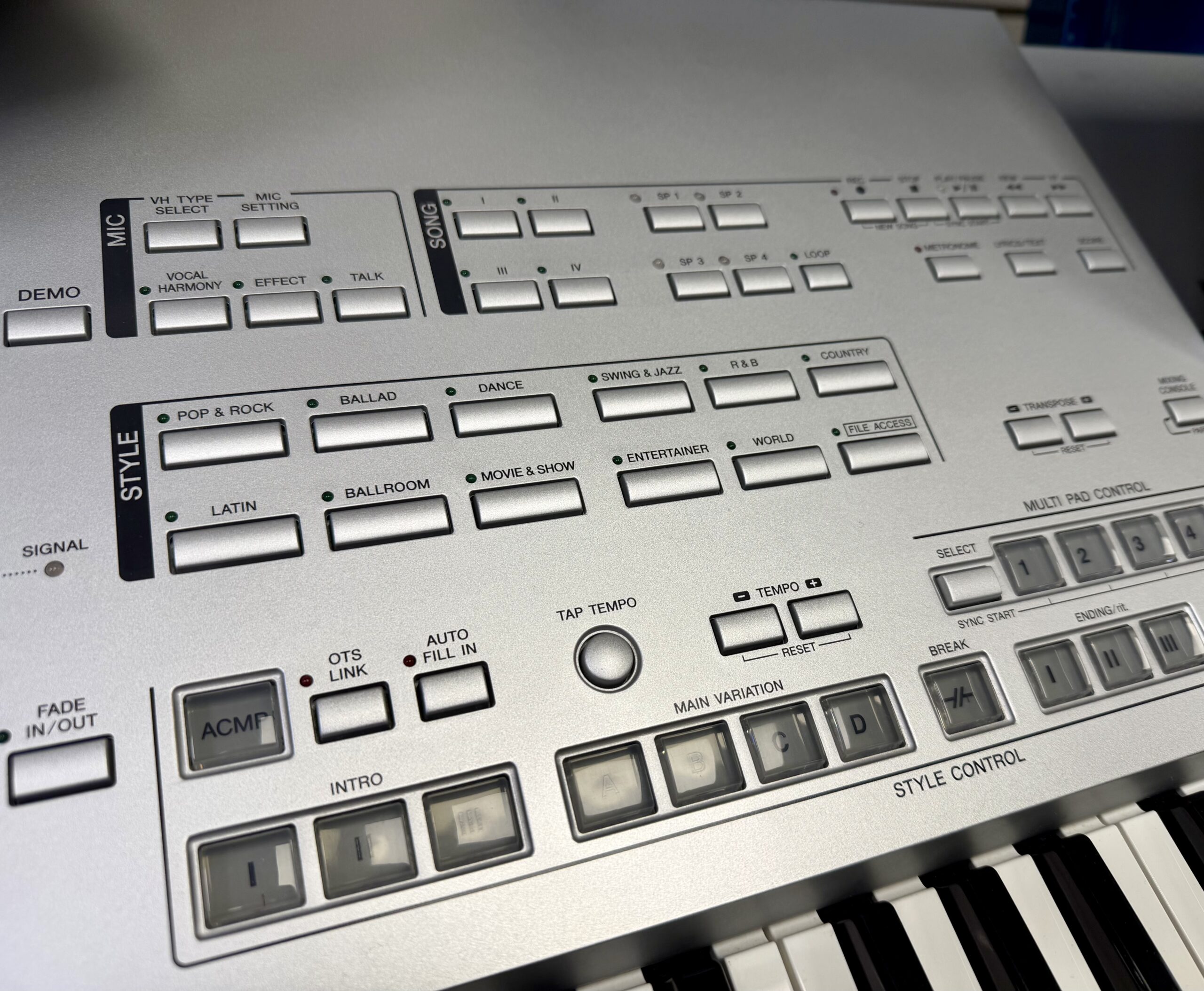 Yamaha Tyros 4 61 Key Digital Arranger Workstation Keyboard Inc TRS-MS04 Speaker System 11 Yamaha Tyros 4 61 Key Digital Arranger Workstation Keyboard Inc TRS-MS04 Speaker System - Image 10