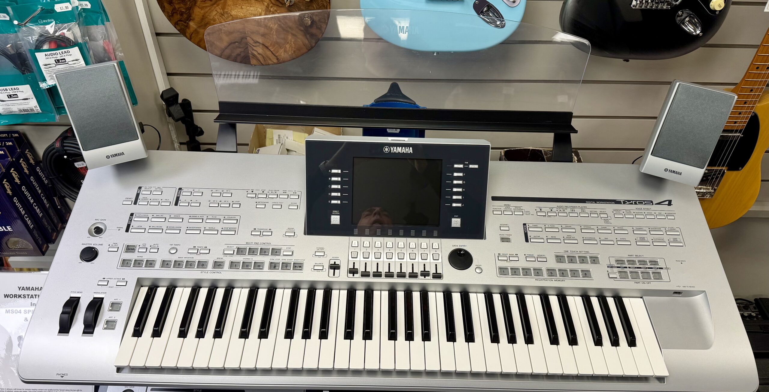 Yamaha Tyros 4 61 Key Digital Arranger Workstation Keyboard Inc TRS-MS04 Speaker System 7 Yamaha Tyros 4 61 Key Digital Arranger Workstation Keyboard Inc TRS-MS04 Speaker System - Image 6