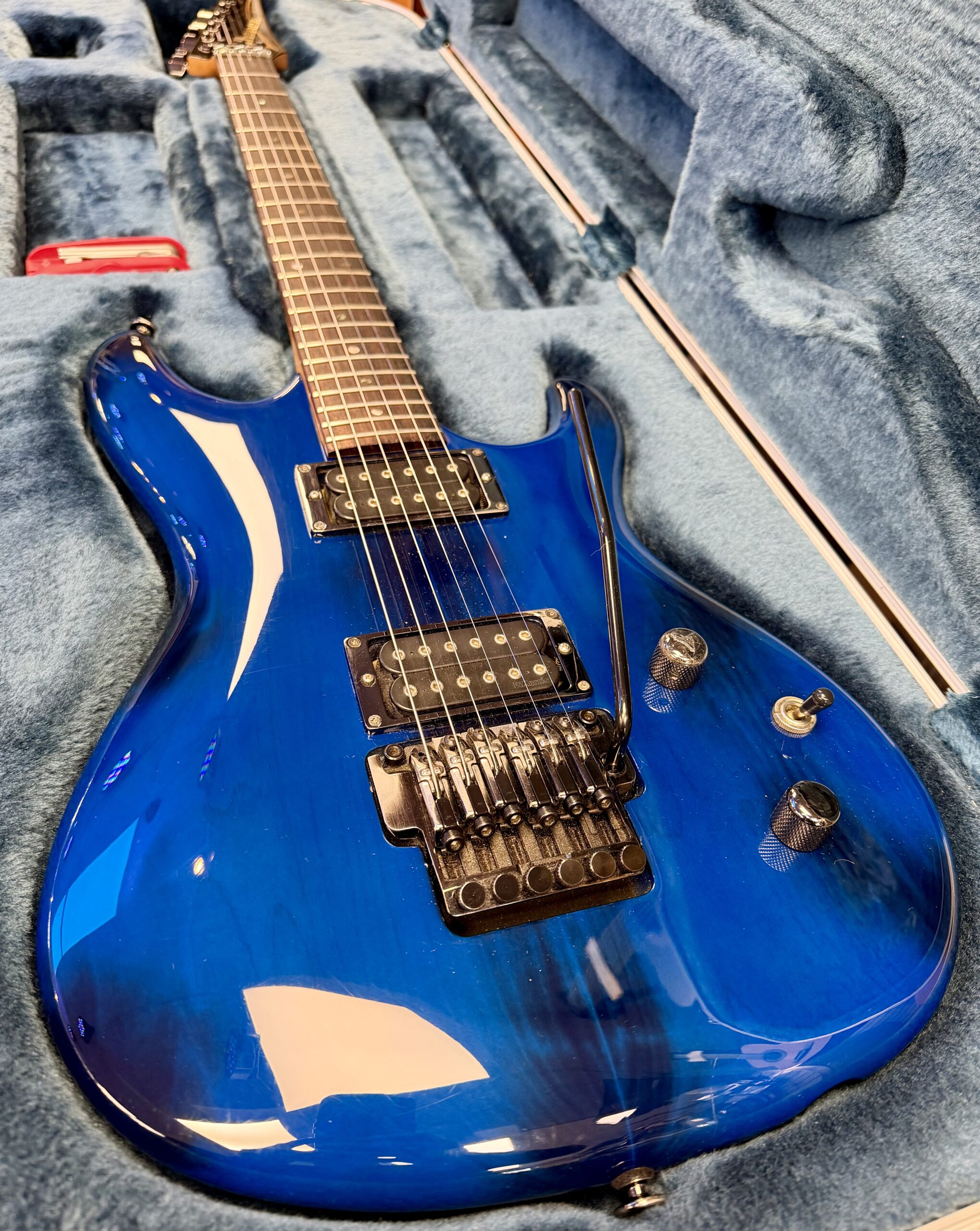 Ibanez JS1000 'Joe Satriani' Prestige Burnt Transparent Blue Inc Ibanez Hardshell Case (MIJ 2003) 3 Ibanez JS1000 'Joe Satriani' Prestige Burnt Transparent Blue Inc Ibanez Hardshell Case (MIJ 2003)