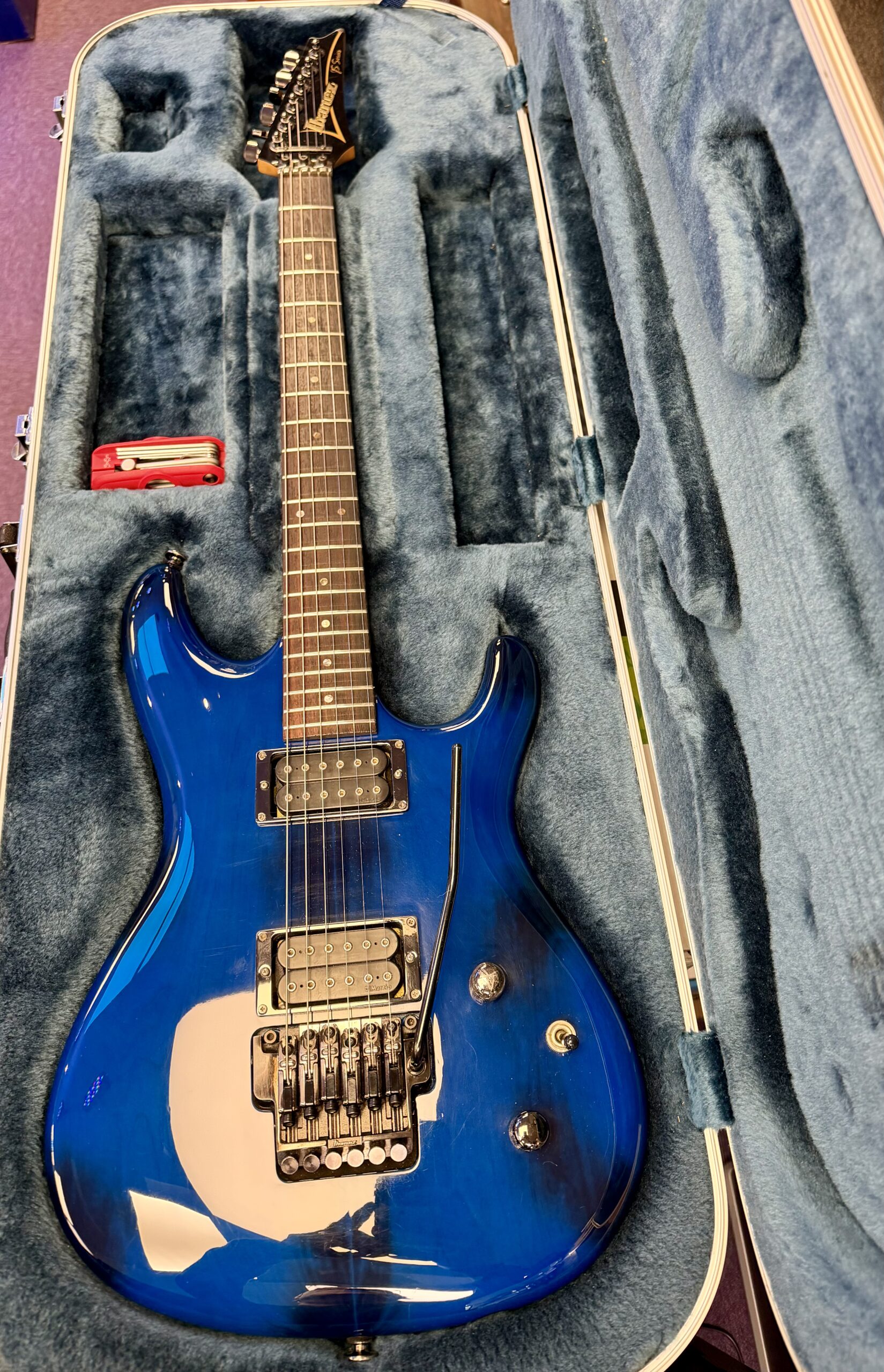 Ibanez JS1000 'Joe Satriani' Prestige Burnt Transparent Blue Inc Ibanez Hardshell Case (MIJ 2003) 4 Ibanez JS1000 'Joe Satriani' Prestige Burnt Transparent Blue Inc Ibanez Hardshell Case (MIJ 2003) - Image 2