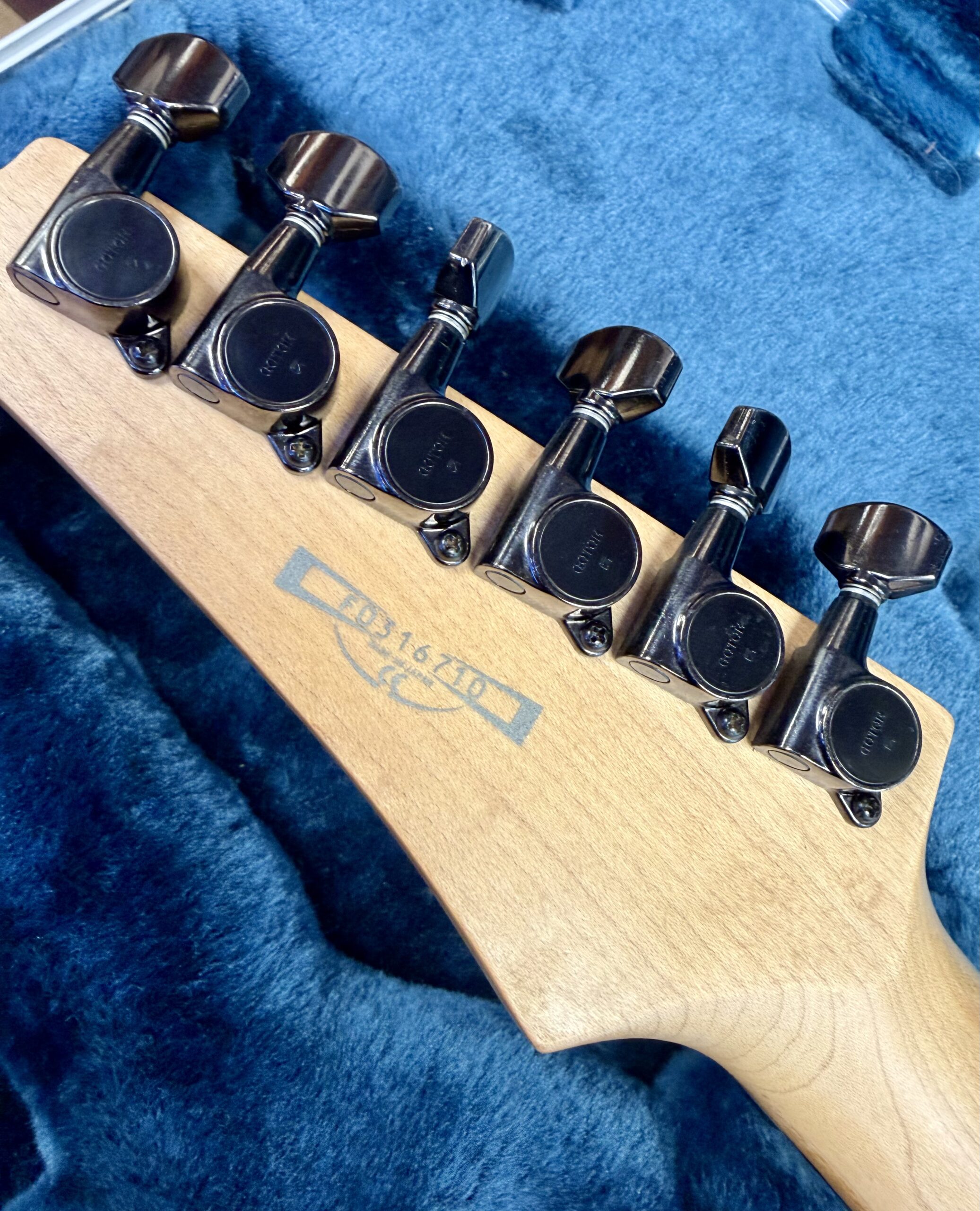 Ibanez JS1000 'Joe Satriani' Prestige Burnt Transparent Blue Inc Ibanez Hardshell Case (MIJ 2003) 12 Ibanez JS1000 'Joe Satriani' Prestige Burnt Transparent Blue Inc Ibanez Hardshell Case (MIJ 2003) - Image 10