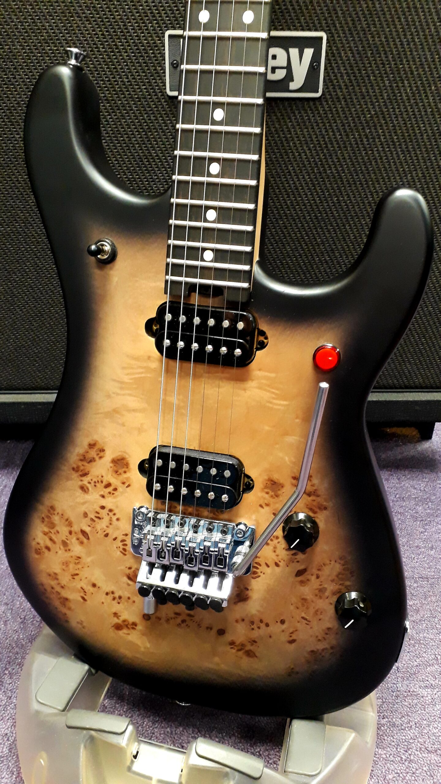 EVH 5150 Deluxe Electric Guitar Black Poplar Burl inc Gig Bag 3 EVH 5150 Deluxe Electric Guitar Black Poplar Burl inc Gig Bag