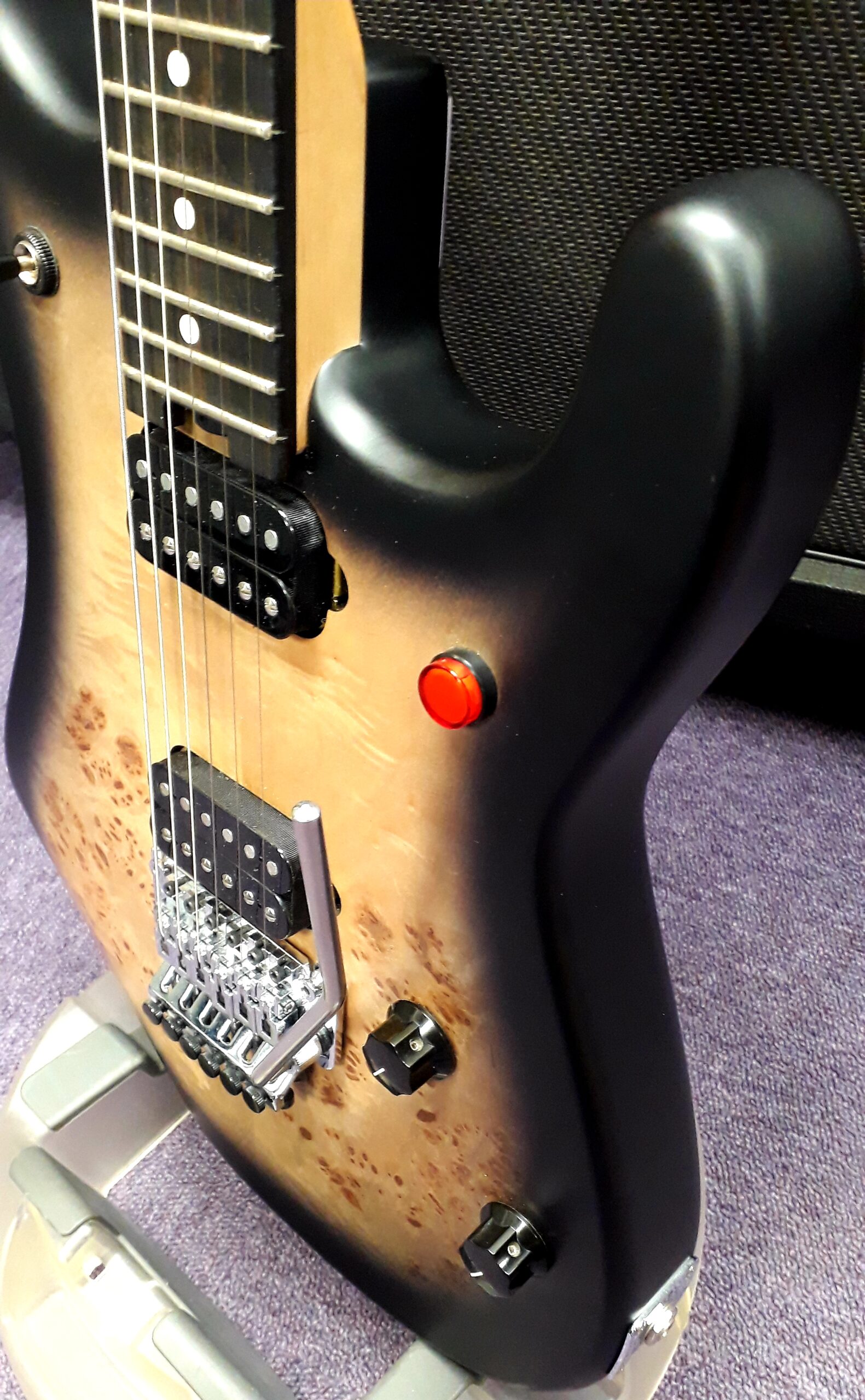 EVH 5150 Deluxe Electric Guitar Black Poplar Burl inc Gig Bag 5 EVH 5150 Deluxe Electric Guitar Black Poplar Burl inc Gig Bag - Image 3